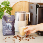 Ako na flat white doma v troch krokoch