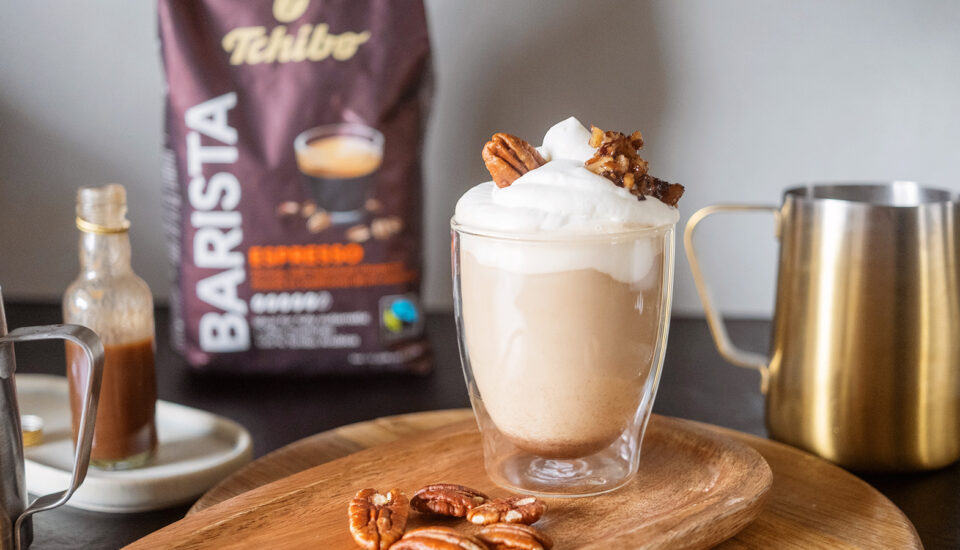 Moje jesenné chute: recept na Caffè latte con panna s domácim pekanovým sirupom