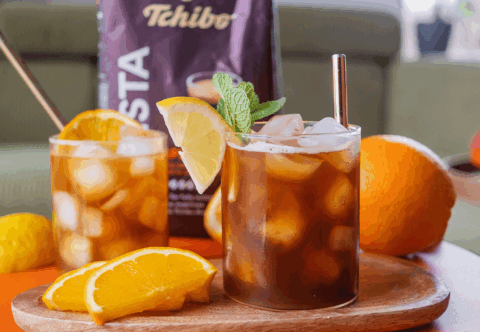 Recept na osviežujúcu citrusovú kávu Mazagran. Túto „kávovú limonádu“ milujem!