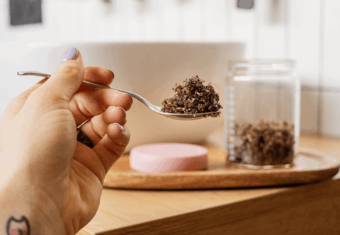 Môj recept na domáci kávový peeling a chvíľku relaxu k tomu