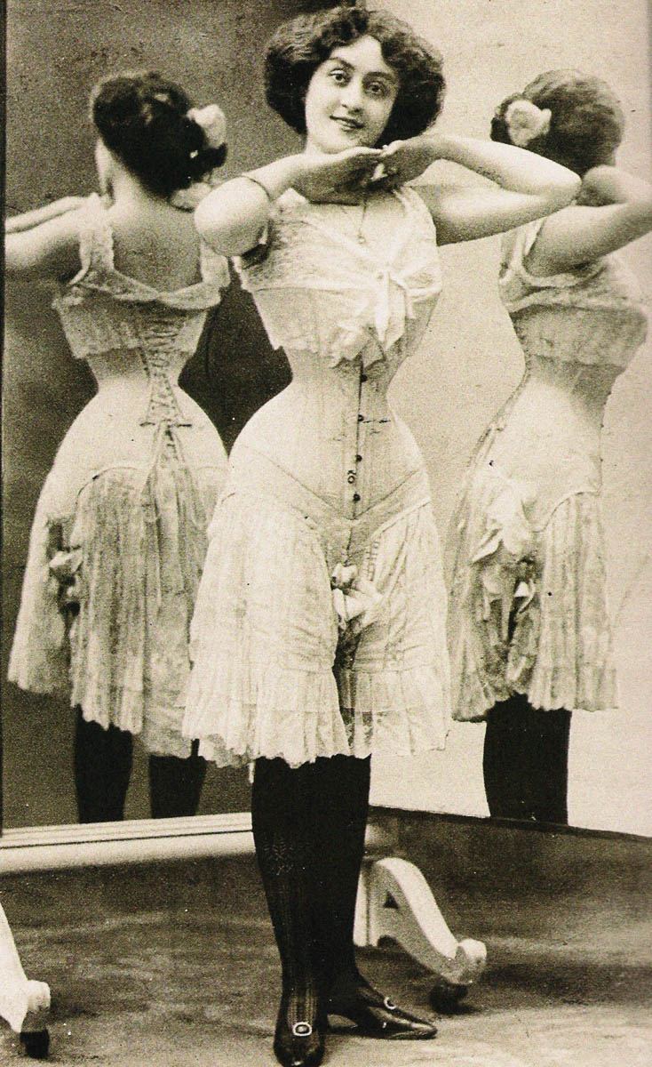 Victorian corset, End 1890s. Found in the collection of Musée des Arts Décoratifs, Paris. Artist : Anonymous. (Photo by Fine Art Images/Heritage Images/Getty Images)
